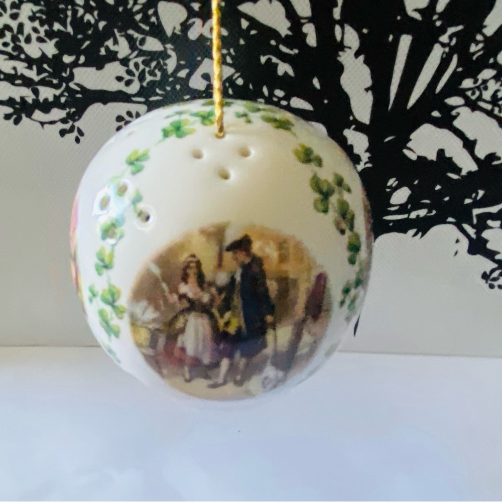 Taylor Of London Pomander
Porcelain Potpourri Ball Victorian